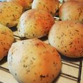 お山のエイ's cooksnap of when they made チーズと人参の葉っパン♪.