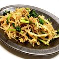 お料理ニャロメ's cooksnap of when they made もやしとほうれん草のピリ辛炒め.