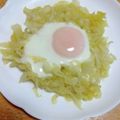 ふみこばあ's cooksnap of when they made 千切りキャベツ大量消費♪カレー巣ごもり卵.