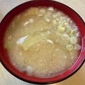 ピーナッツ子♪'s cooksnap of when they made ジャガイモと玉ねぎの味噌汁.