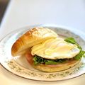 かっちゃん杉's cooksnap of when they made 朝ごはんに！目玉焼き挟んだだけサンド.