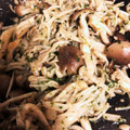 あどちょ's cooksnap of when they made 簡単☆しめじとえのきのマヨバター醤油炒め.