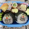 tomotoe's cooksnap of when they made 簡単！ドラえもんのおにぎり弁当♪.