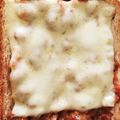 ねこのガストン's cooksnap of when they made 残ったカレーで♪カレーチーズトースト☆.