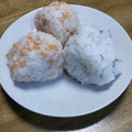 和☆2049's cooksnap of when they made 鮭フレーク&あげ玉入りおむすび(旨い).