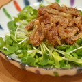 Nakatojias's cooksnap of when they made 簡単酒肴★鶏皮と貝割れ大根の梅おかか和え.