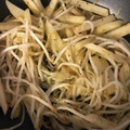 R2016's cooksnap of when they made もやしとじゃがいものガリバタ炒め.