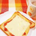 ふうはっちゃん's cooksnap of when they made 絶品コンビ☆いちごジャムチーズトースト.