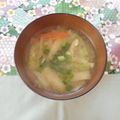 pitachan1's cooksnap of when they made キャベツと人参の皮の味噌汁.