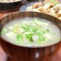 Superlittleboo's cooksnap of when they made 新たまねぎのお味噌汁.