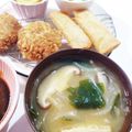 ☆はなちゃん☆☆'s cooksnap of when they made 玉葱、椎茸、ワカメ、豆腐の具沢山味噌汁.