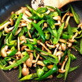 みこひろママ's cooksnap of when they made ピーマンとしめじの塩こんぶ炒め.