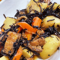 majyu1011's cooksnap of when they made 油揚げ好きの♪じゃが芋とひじきの炒め煮.