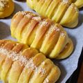 ユキハナ715's cooksnap of when they made HB☆カレー生地のお惣菜パン.