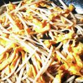 とうぞうさん's cooksnap of when they made 簡単一品！もやしとたまご炒め！.
