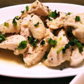 クリーピングタイム☆'s cooksnap of when they made 夫作。鶏肉の白だし焼き、青しその実乗せ.