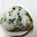 こずっぺ's cooksnap of when they made ☆しゃもじ&ラップ☆簡単☆三角おにぎり♪.