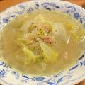 ★りなんち★'s cooksnap of when they made 白菜と玉ねぎとベーコンのコンソメスープ.
