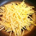 ゆき５'s cooksnap of when they made 千切りじゃがいも　シャキシャキ炒め.