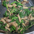 ako3zz's cooksnap of when they made ほうれん草とヒラタケとしらすの炒め物.