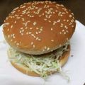 MUJIRUSI☆'s cooksnap of when they made 美味し懐かしメンチカツバーガー.