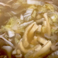 ポムポムポヨコ's cooksnap of when they made 白菜ときのこと油あげのみそ汁.