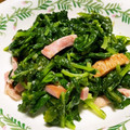 みぽぴぽ's cooksnap of when they made 大根葉と厚切りベーコンのアヒージョ炒め.