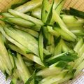 みき忠's cooksnap of when they made 必ず濃い緑が出る　キュウリの千切り.