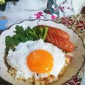 虹色♪︎ちゅーりっぷ's cooksnap of when they made 丼2021.10.01 ウィンナ目玉焼き.