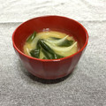 きっかママ's cooksnap of when they made 我が家のお味噌汁＊玉ねぎとわかめ＊.