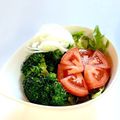 かっちゃん杉's cooksnap of when they made サラダに✨トマトを切ってお花に並べる.