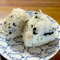 kitty・yumi's cooksnap of when they made 【猫でもできる】ジャコとワカメのおにぎり.