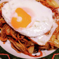 こずっぺ's cooksnap of when they made 目玉焼きのせ♪簡単焼きそば.