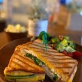 tonomi♪'s cooksnap of when they made 手ごねふわふわ食パン《簡単本格！》.