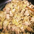 まきん家's cooksnap of when they made 鶏ももとキャベツのガリバタ炒め★.