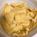 夕飯は６時です's cooksnap of when they made よりカロリーダウンさせる油揚げの油抜き方.