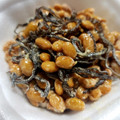 きつねどんべい's cooksnap of when they made 納豆・塩昆布和えをご飯にのせて.