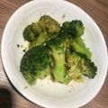Yokchina's cooksnap of when they made 餃子のたれでブロッコリー和え.