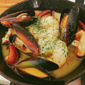 yokoyoko76's cooksnap of when they made エビとムール貝のアヒージョ.