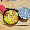komutatata's cooksnap of when they made 魚肉ソーセージのオープンオムレツ.