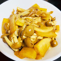 J_son's cooksnap of when they made 大根としめじの醤油炒め.