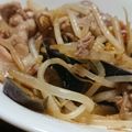 yumeko2015's cooksnap of when they made なすともやしの豚こまピリ辛炒め.