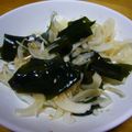 バナナ屋さん's cooksnap of when they made 新玉ねぎとわかめのサラダ.