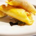 E吉☆'s cooksnap of when they made 餃子の皮で☆チーズとカニカマの包み揚げ.