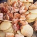える°'s cooksnap of when they made 鶏ももとじゃがいものガーリックバター焼き.