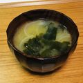 Asato★'s cooksnap of when they made 玉ねぎとワカメの味噌汁☆.
