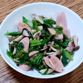 ポニーリボン's cooksnap of when they made 魚肉ソーセージとしめじのガーリック炒め.