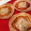 RIEちん's cooksnap of when they made 簡単おつまみ☆餃子の皮でPIZZA.