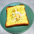 ♪としクック♪'s cooksnap of when they made 目玉焼きトースト.