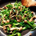 みこひろママ's cooksnap of when they made ピーマンとブナピーの塩昆布炒め.